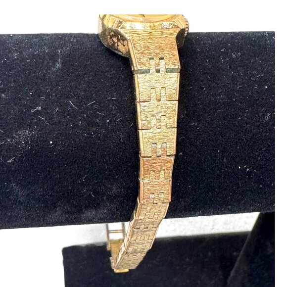 Vintage Bulova Watch Women 16mm Gold Tone Dial 1983 NEEDS New Battery 6.5" - Picture 3 of 7